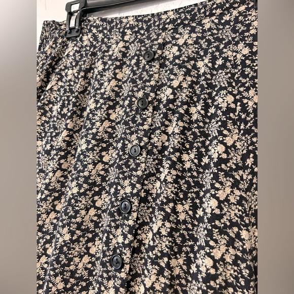 SOLD. Black Skirt, nude flower print. Flattering, nice fall to it. - Picture 4 of 7